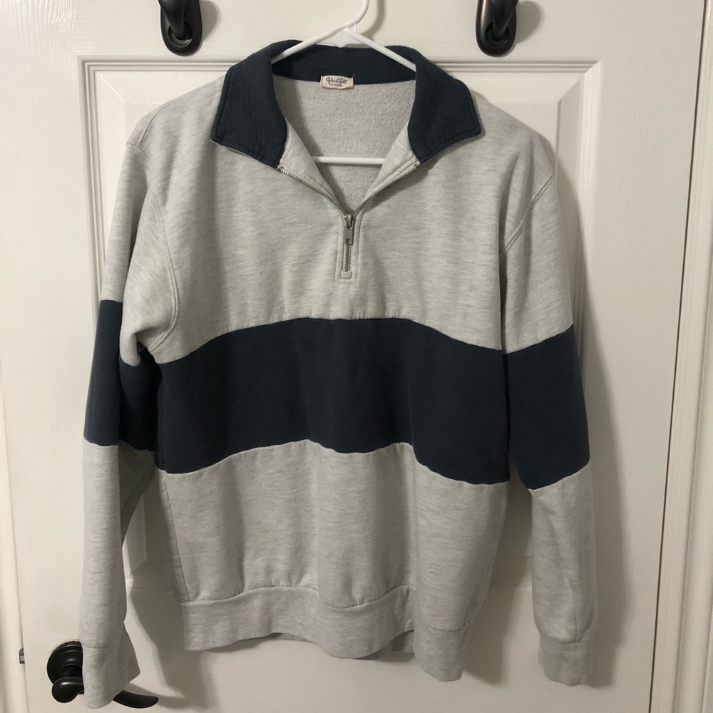 Pull over quarter zip! In great condition!